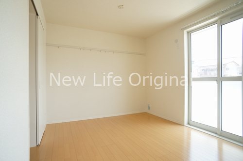 その他部屋・スペース　壁には何かと便利なレールフック付き☆