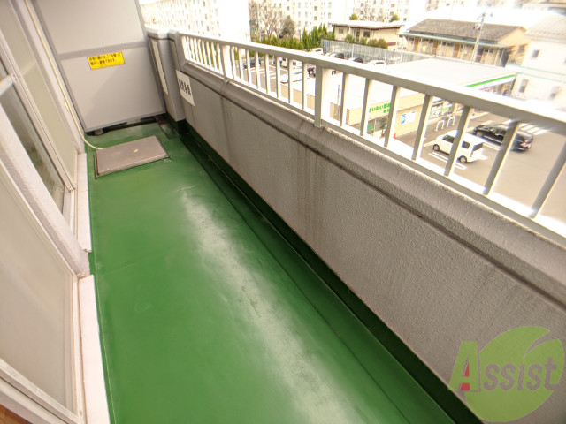 バルコニー　お天気のいい日はバルコニーで洗濯物も干せますよ。