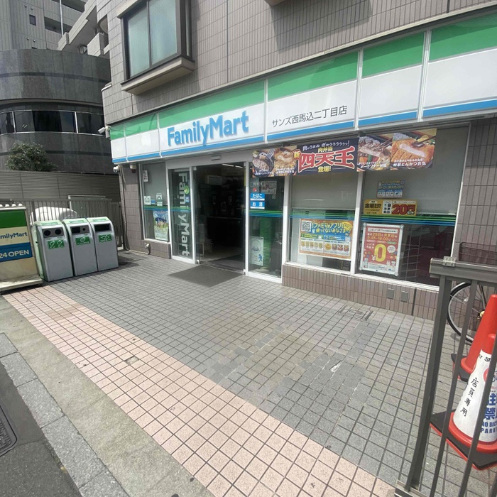 コンビニ　ファミリーマート（コンビニ）まで259m