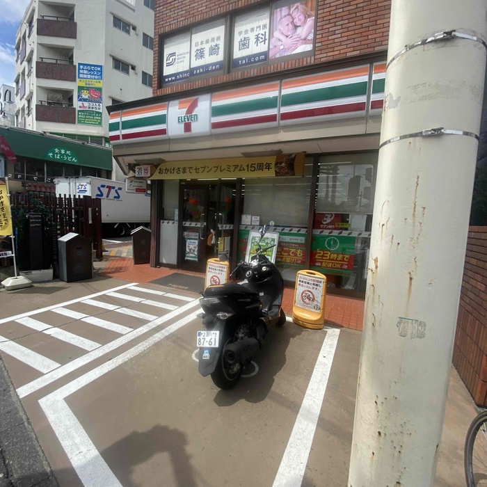 コンビニ　セブンイレブン（コンビニ）まで393m