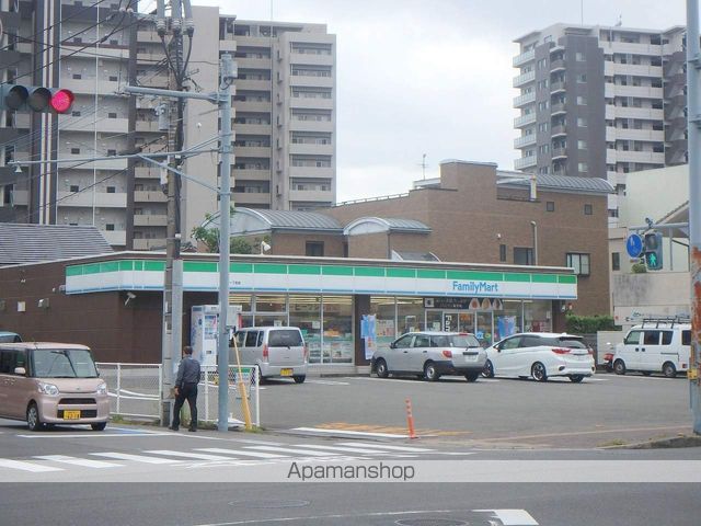 コンビニ　ファミリーマート（コンビニ）まで453m