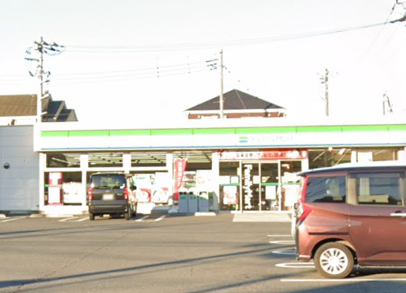 コンビニ　ファミリーマート（コンビニ）まで307m