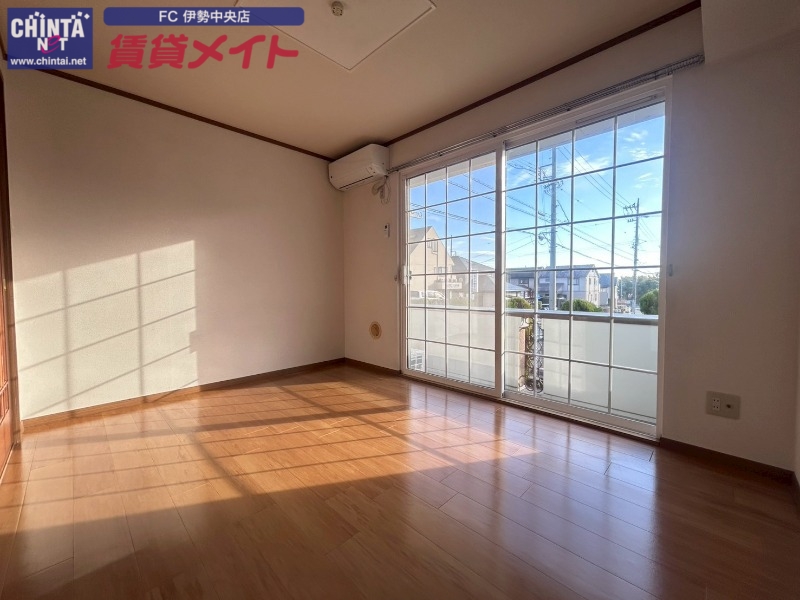 居室・リビング　反転タイプ参考写真