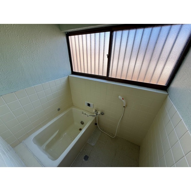 バス・シャワールーム　換気しやすい窓付き浴室