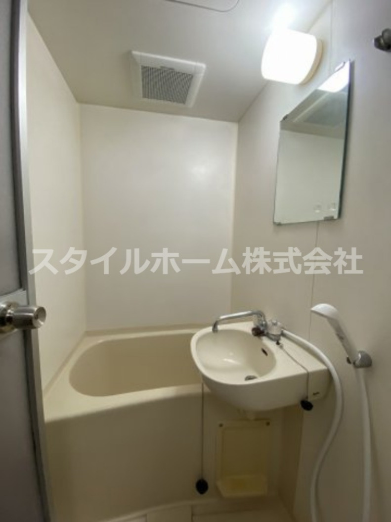 バス・シャワールーム　別部屋写真です。