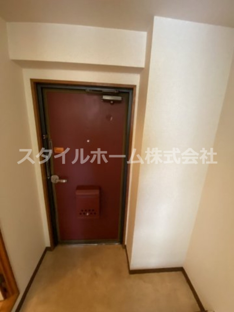 玄関　別部屋写真です。