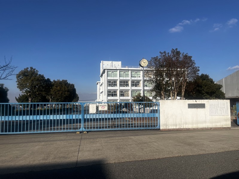 中学校　三木市立緑が丘中学校（中学校）まで1672m