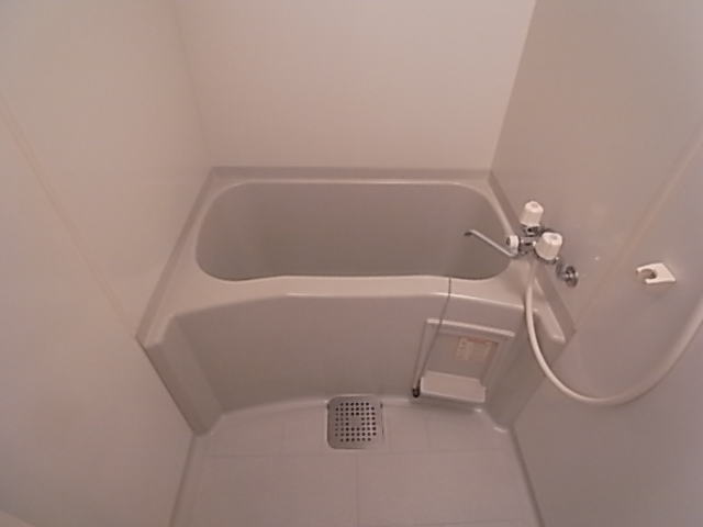 バス・シャワールーム　清潔感のあるバスルーム