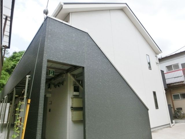 建物外観　エントランス側からの外観