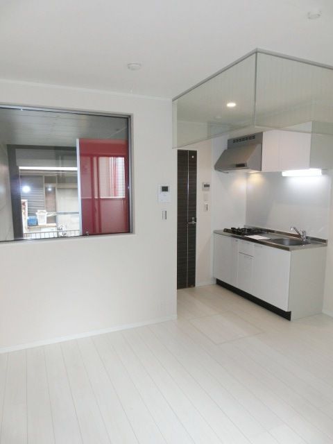 居室・リビング　バルコニー側からの洋室