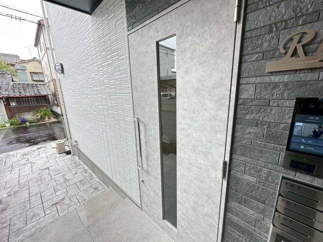 エントランス　詳細は、RISUMO江坂本店までお問合せください♪