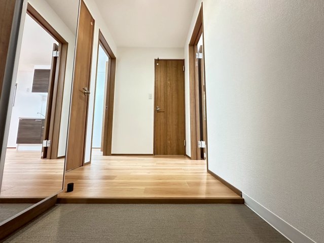 玄関　詳細は、RISUMO江坂本店までお問合せください♪