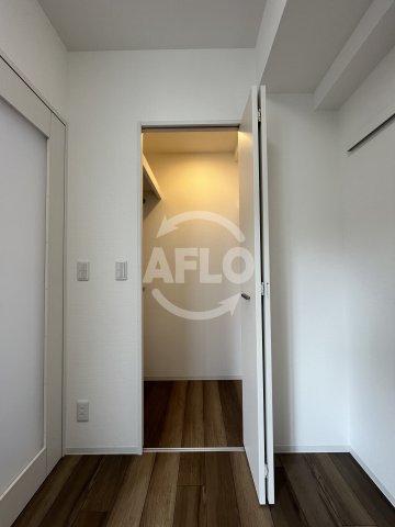 収納　アーバネックス江坂広芝　ウォークインクローゼット