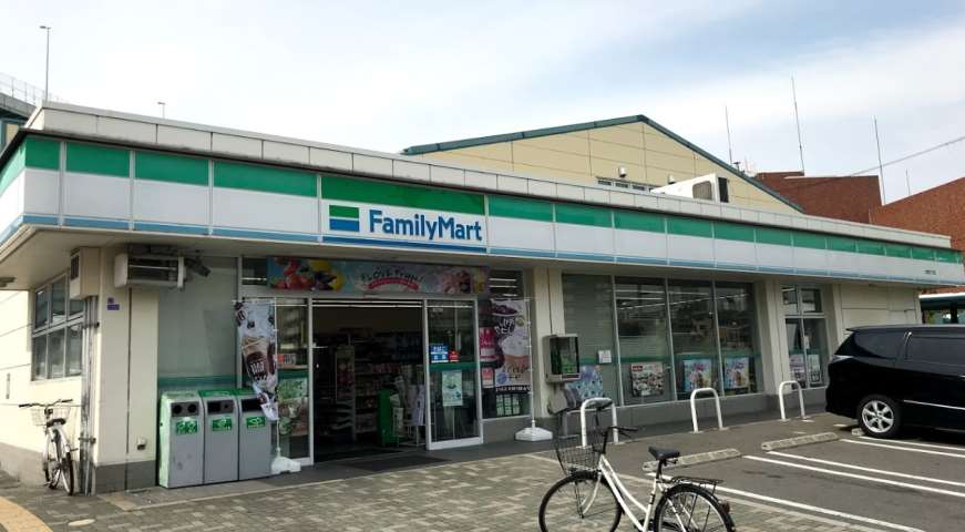 コンビニ　ファミリーマート（コンビニ）まで406m