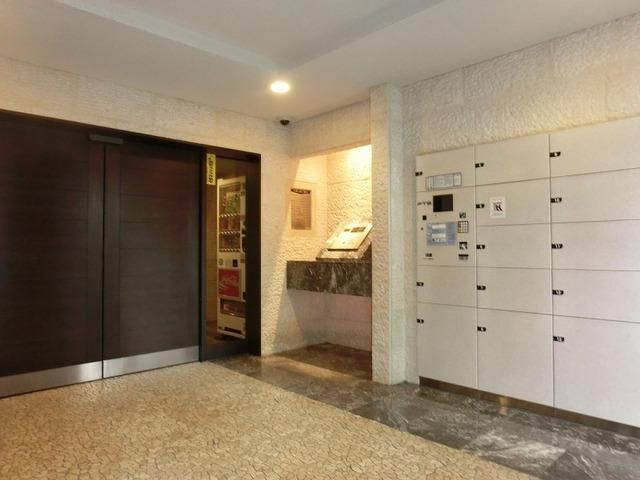 ロビー　エントランス前