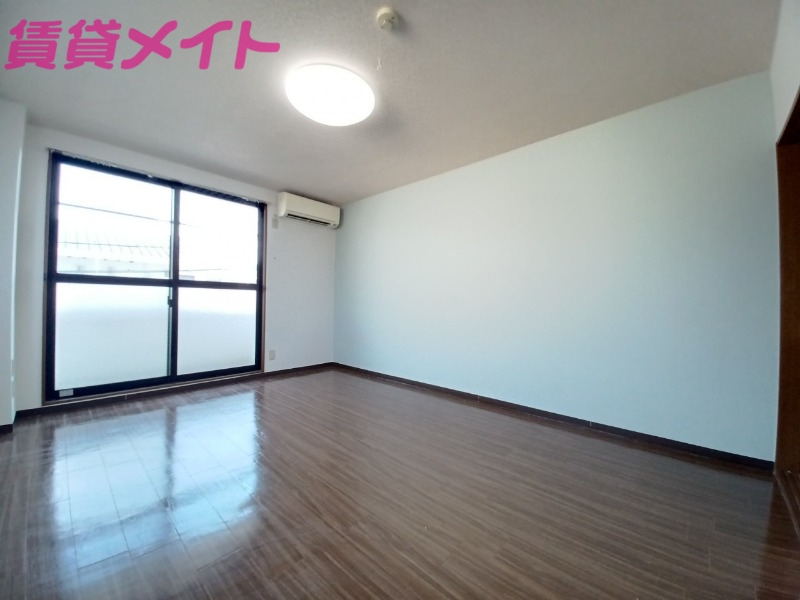 居室・リビング　同物件反転タイプ