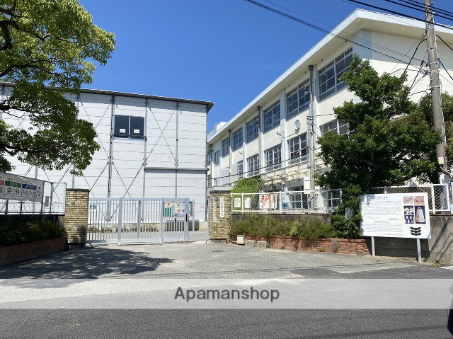 小学校　福岡市立小学校今宿小学校（小学校）まで906m