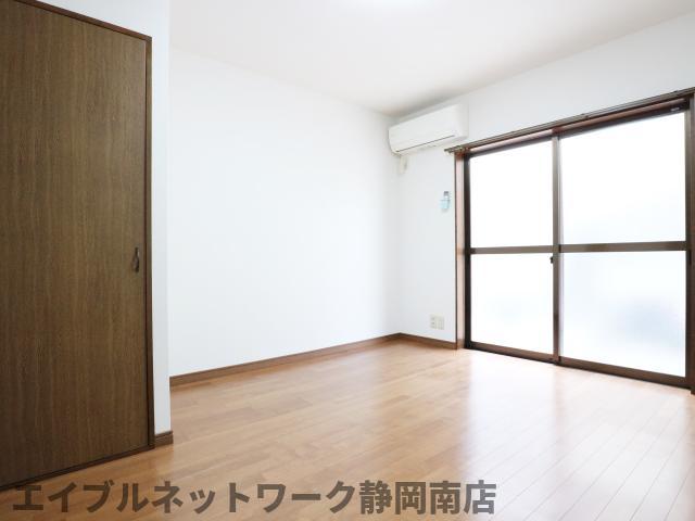 居室・リビング　ゆったり過ごせる居間です