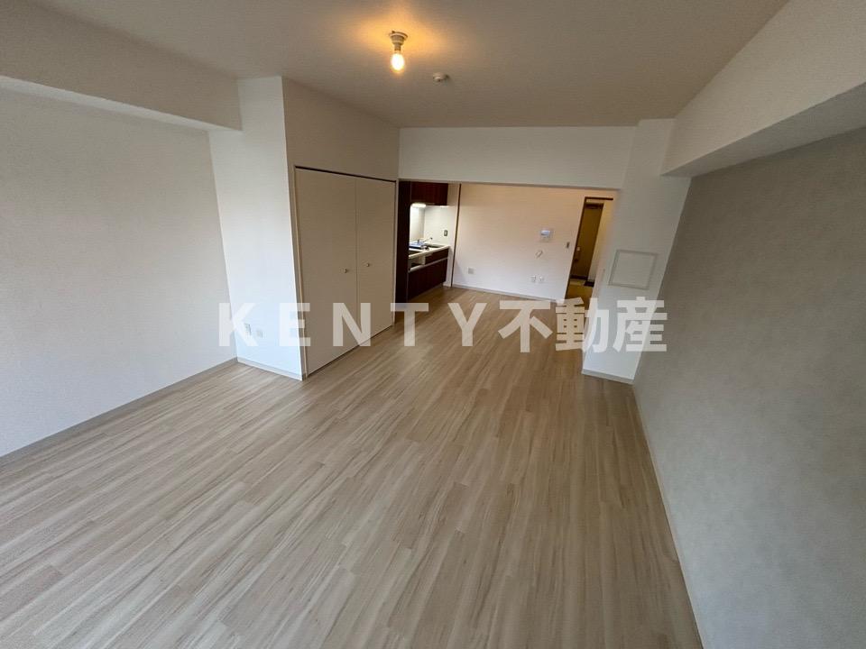 その他部屋・スペース　落ち着いた色調の寝室です