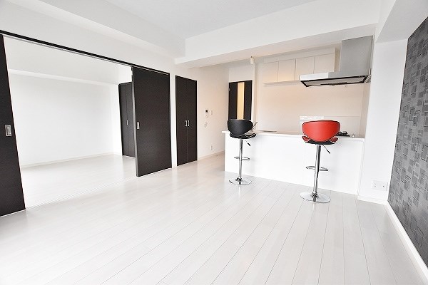 居室・リビング　★南向きのリビングは陽当たりが良いですよ★(現況優先)