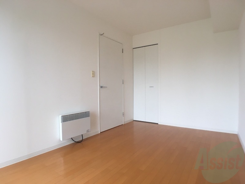 その他部屋・スペース　戸を閉めるとリビングと区切られた寝室にすることができますよ。