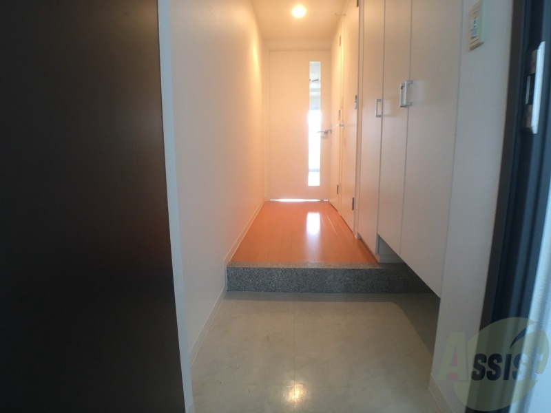 玄関　玄関です。白を基調としていて清潔感があります！