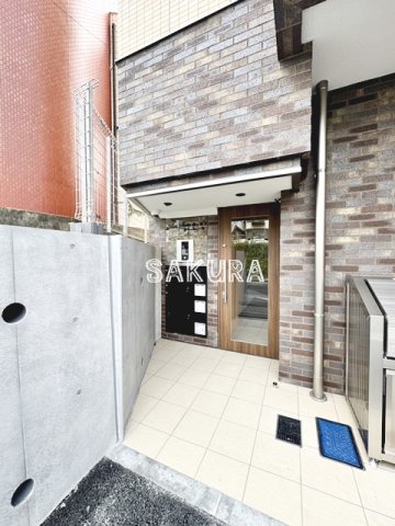 エントランス　お洒落な建物デザイン♪