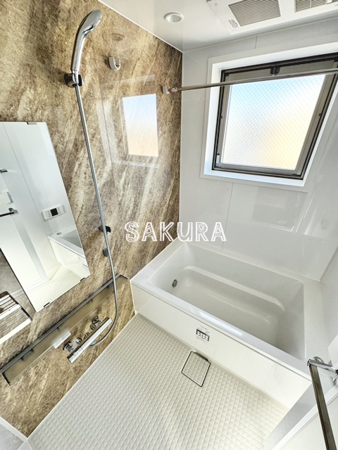 バス・シャワールーム　嬉しい追い焚き・浴室乾燥機付きです♪