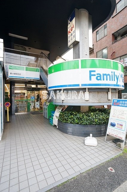 コンビニ　ファミリーマート 鶴ヶ峰駅西店（コンビニ）まで301m