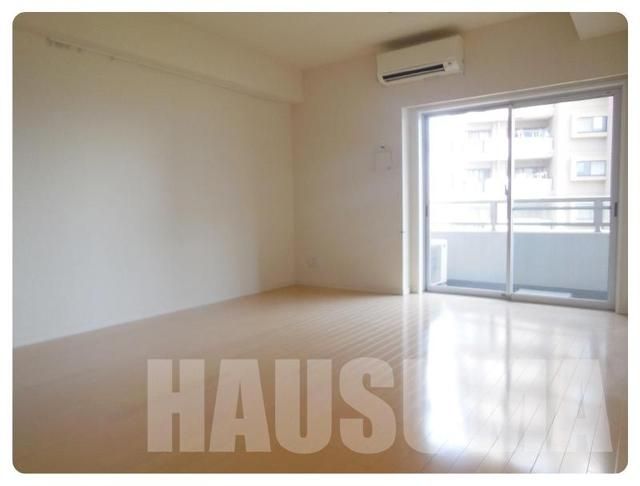 居室・リビング　室内