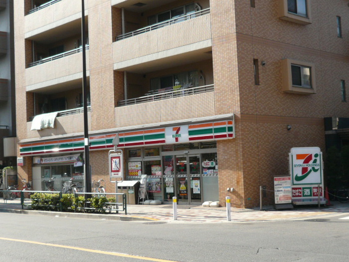 コンビニ　711（コンビニ）まで210m