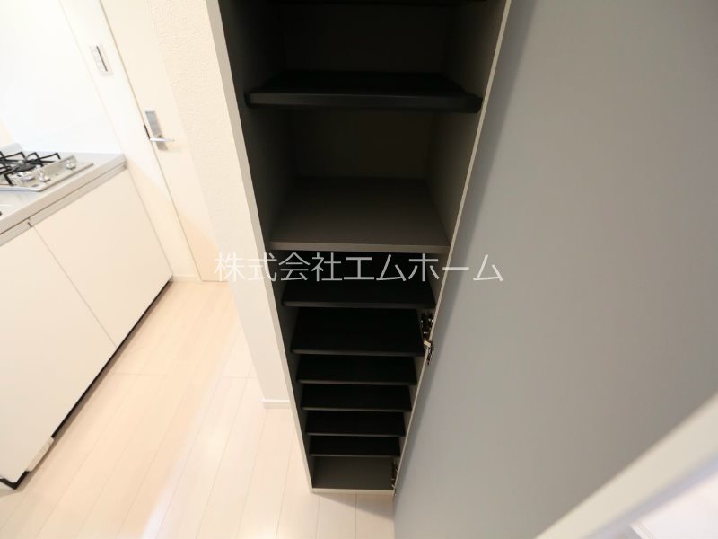 玄関　玄関　シューズボックス（収納充実してます）同型写真