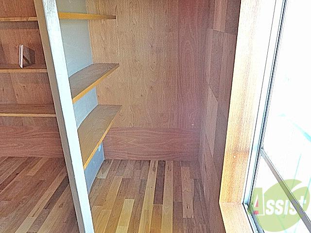 収納　本棚としても使える棚が魅力の収納スペースですよ～☆