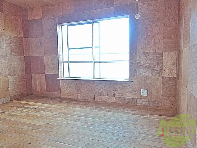 その他部屋・スペース　木目柄の壁が涼しげでオシャレな空間となっていますよ☆