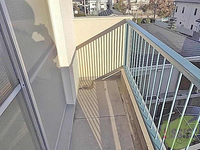 バルコニー　バルコニーには丈夫な柵のついた頑丈な作りですよ～♪