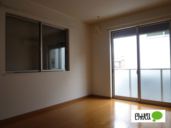 居室・リビング　（別室写真）