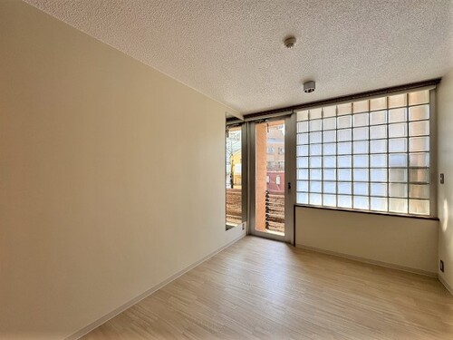 居室・リビング　洋室　約６．０畳　エアコン有