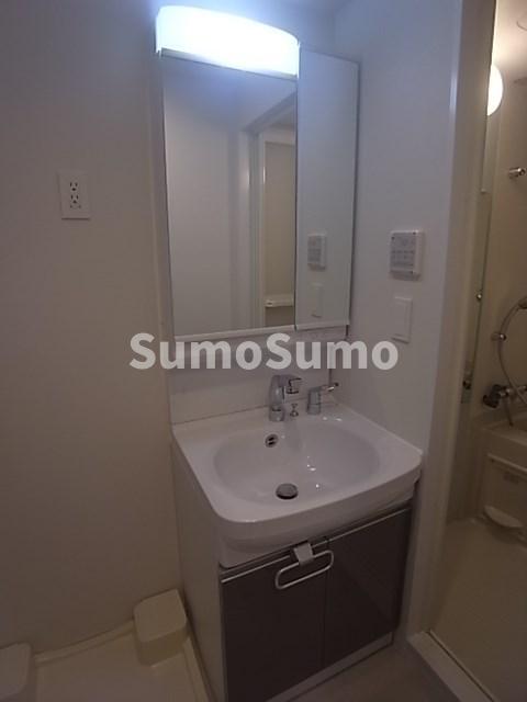 洗面設備　独立洗面台、朝の身支度には欠かせません