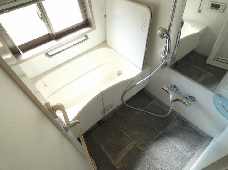 バス・シャワールーム　※別部屋の参考写真です。