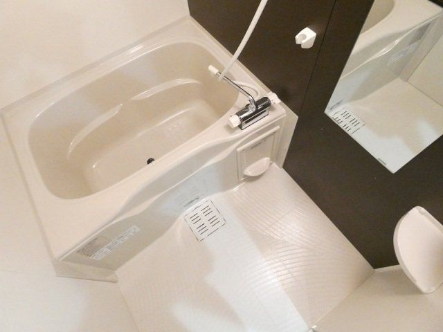 バス・シャワールーム　同仕様タイプの写真です。