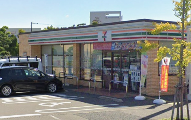 コンビニ　セブンイレブン吹田青葉丘南店（コンビニ）まで110m