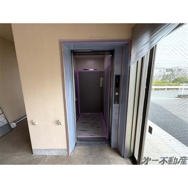 ロビー　エレベーター