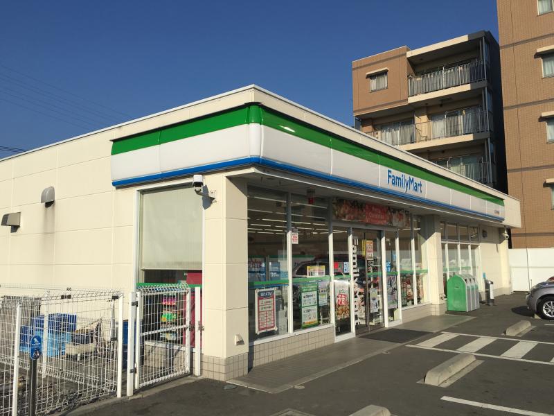 コンビニ　ファミリーマート 川口戸塚東店（コンビニ）まで823m