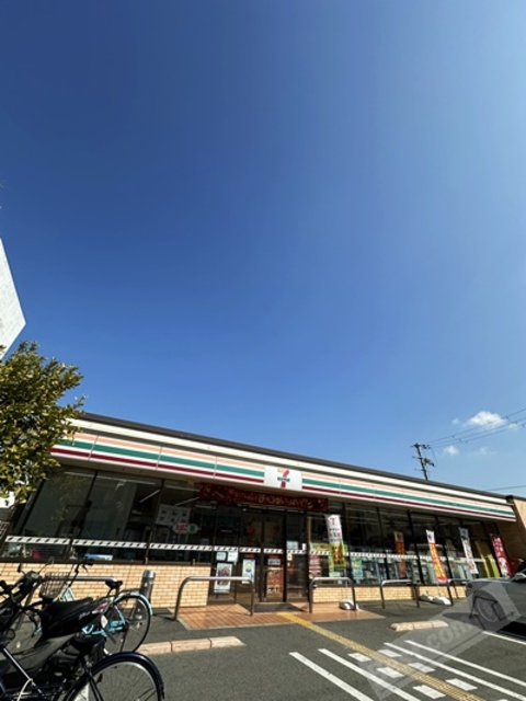 コンビニ　セブンイレブン北助松駅前店（コンビニ）まで593m