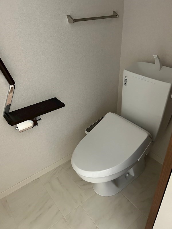 トイレ　同タイプ106号参照