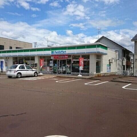 コンビニ　ファミリーマート長岡新町二丁目店（コンビニ）まで636m