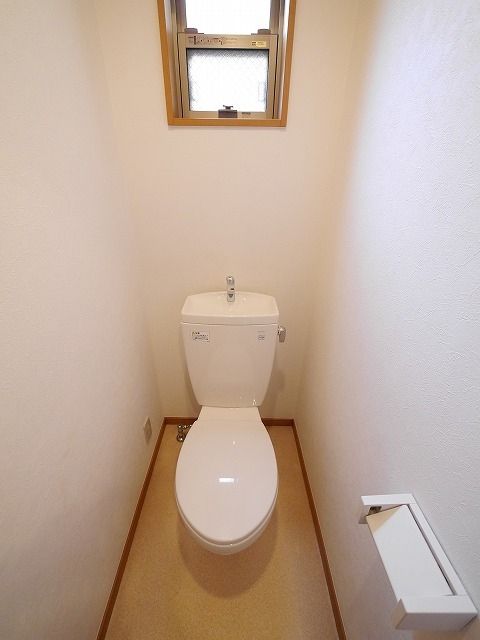 トイレ　★窓があり換気のしやすいトイレ★