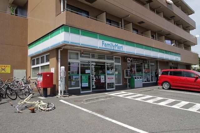 コンビニ　ファミリーマート（コンビニ）まで180m