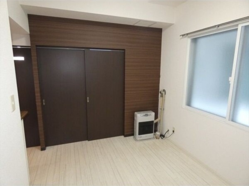 居室・リビング　退去予定につき同タイプ別号室の画像です。