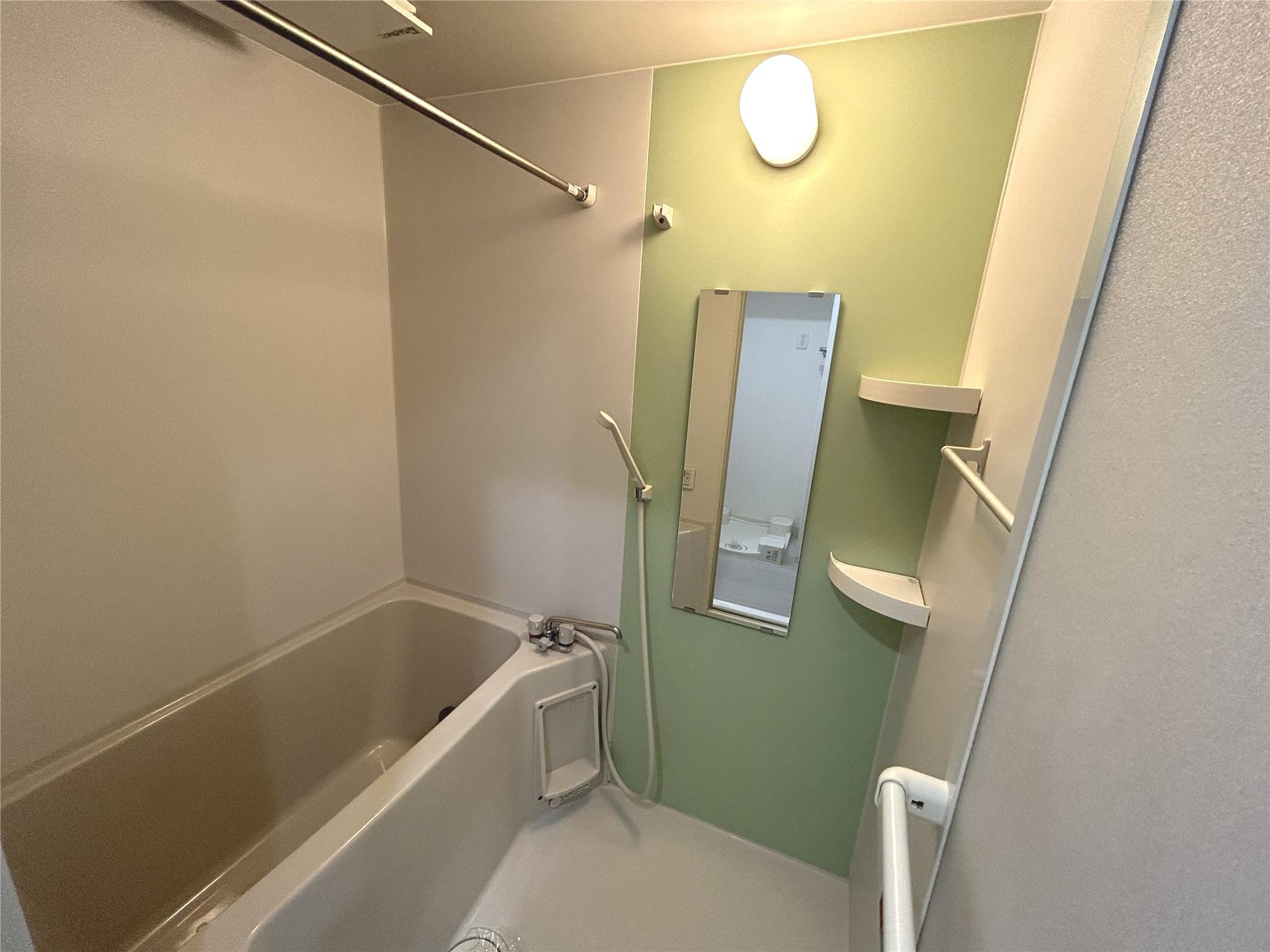 バス・シャワールーム　追焚・浴室乾燥機付きのお風呂です